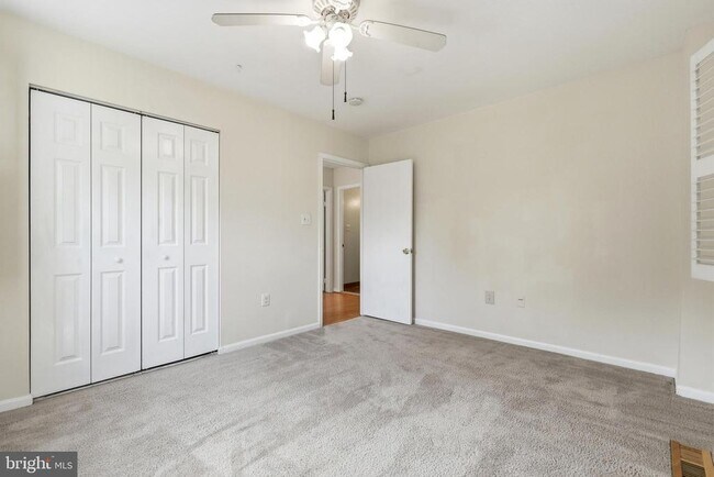 Building Photo - 8031 Sleepy View Ln