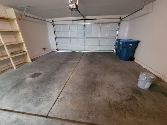 Building Photo - Beautiful Single Story Town Home in Mountains Edge Community