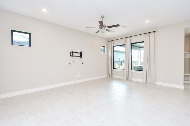 Building Photo - 15247 Parkland Canyon Dr
