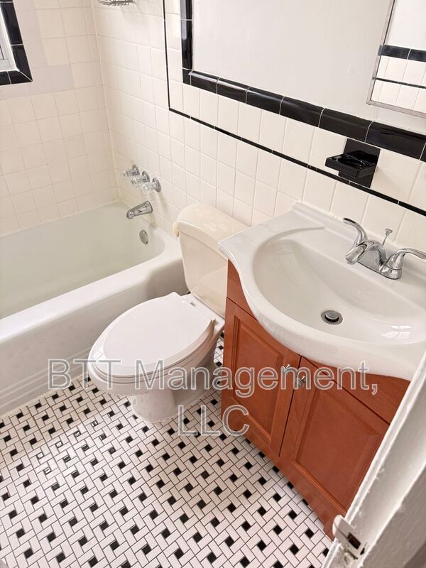 Building Photo - 8401 Greenwood Ave