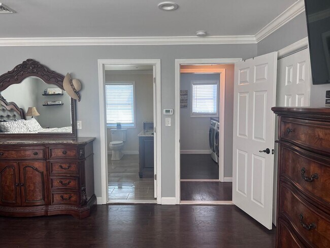 Building Photo - 724 Anna Pl