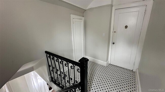 Building Photo - 539 W 232nd St