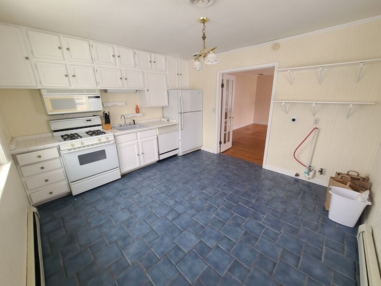 Building Photo - 608 Water St