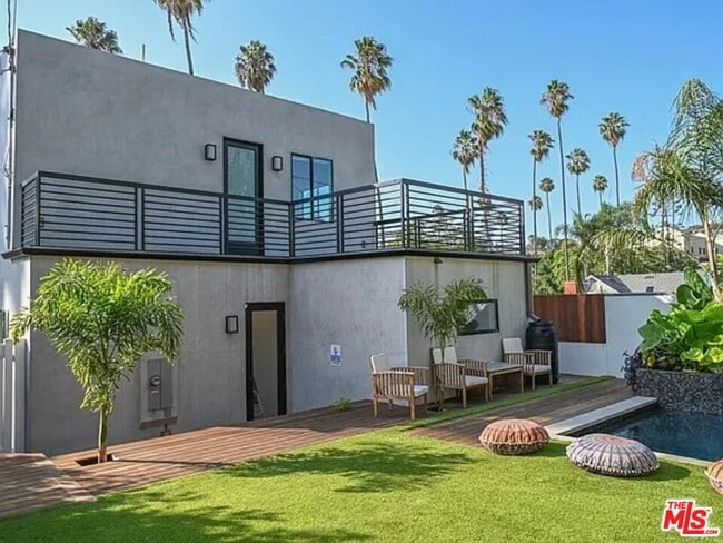 Building Photo - 1410 Coronado Terrace