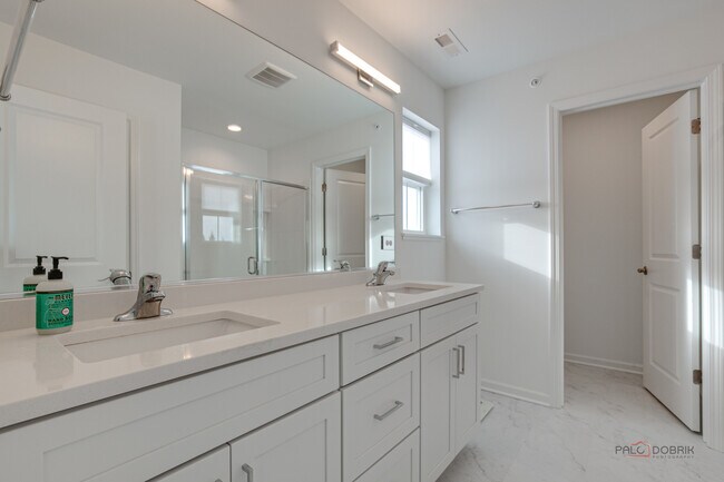 Building Photo - 2490 Olivia Ct