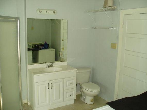 Building Photo - 825 Harris Ave