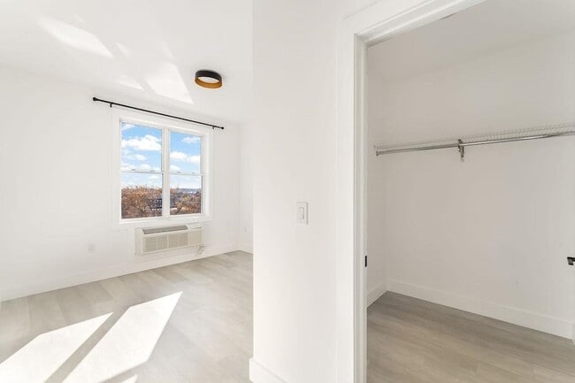 Building Photo - 43-45 W 32nd ST Unit 503