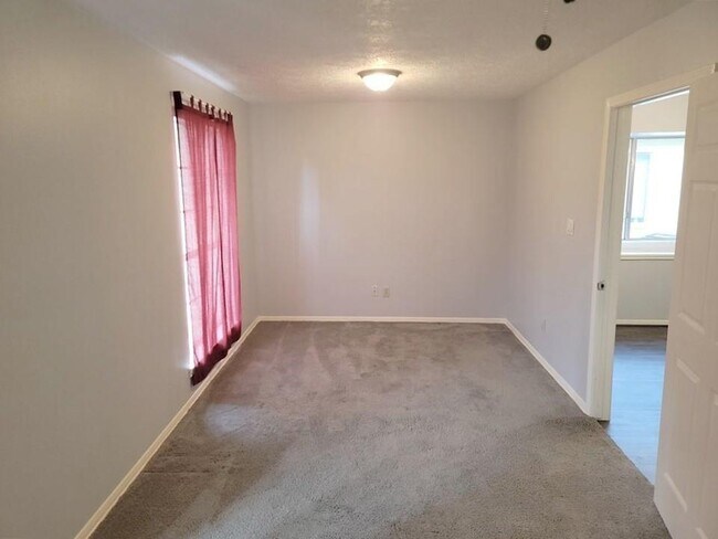 Building Photo - 9406 Walnut Glen Dr