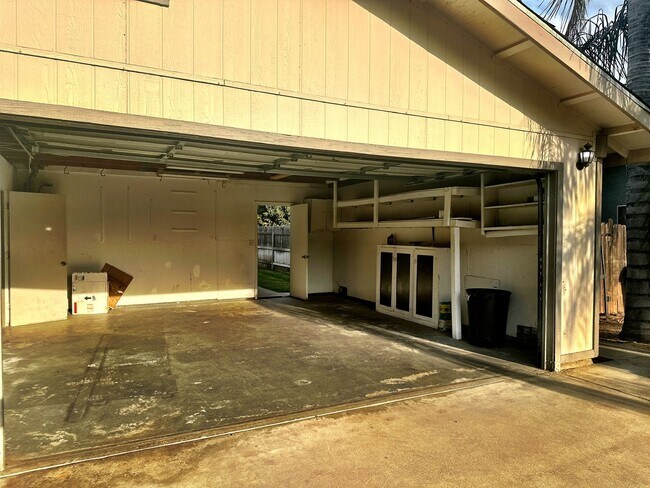 Building Photo - 570 N Lemona St