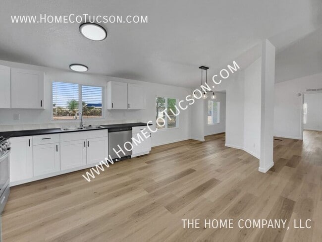 Building Photo - 9630 W Calle Cibeque
