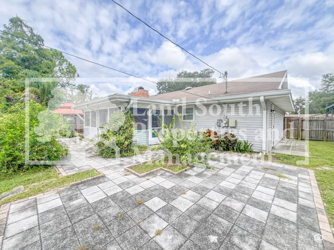 Building Photo - 2926 Forestgreen Dr S
