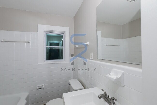 Building Photo - 1123 Graymont Dr SW