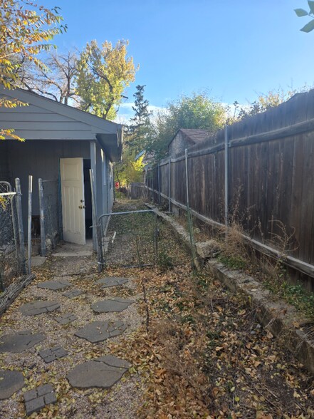 Building Photo - 630 E St Vrain St