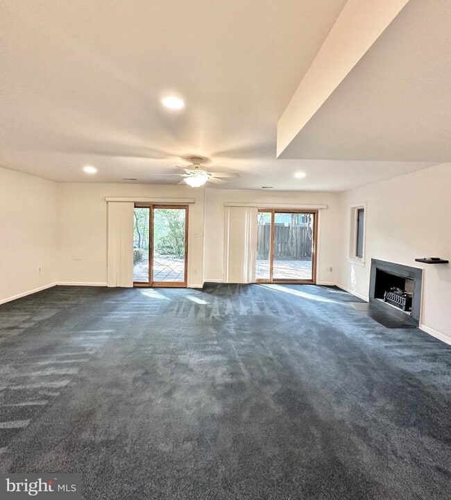 Building Photo - 2021 Lakebreeze Way