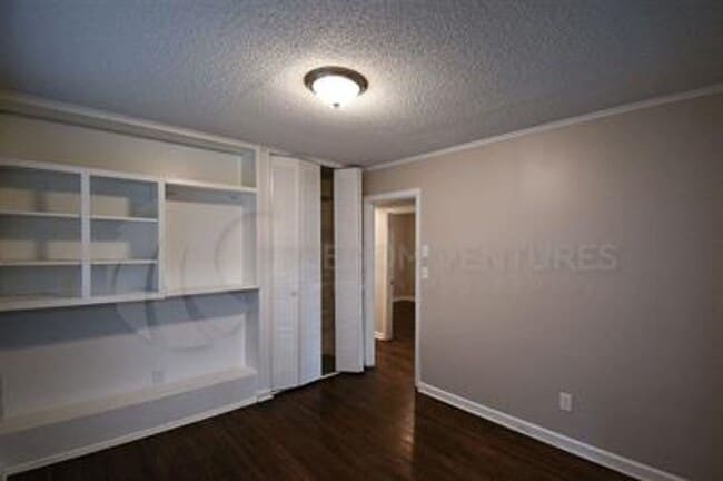 Building Photo - Charming 3BR/2BA Brick Home with Fenced Yard