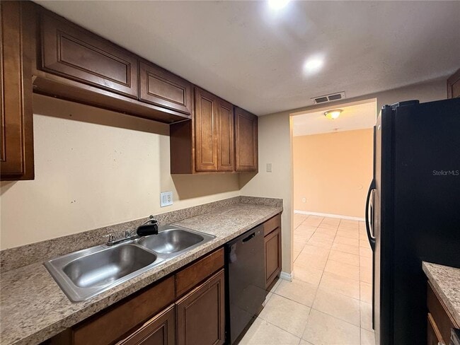 Building Photo - 934 N Lake Destiny Rd