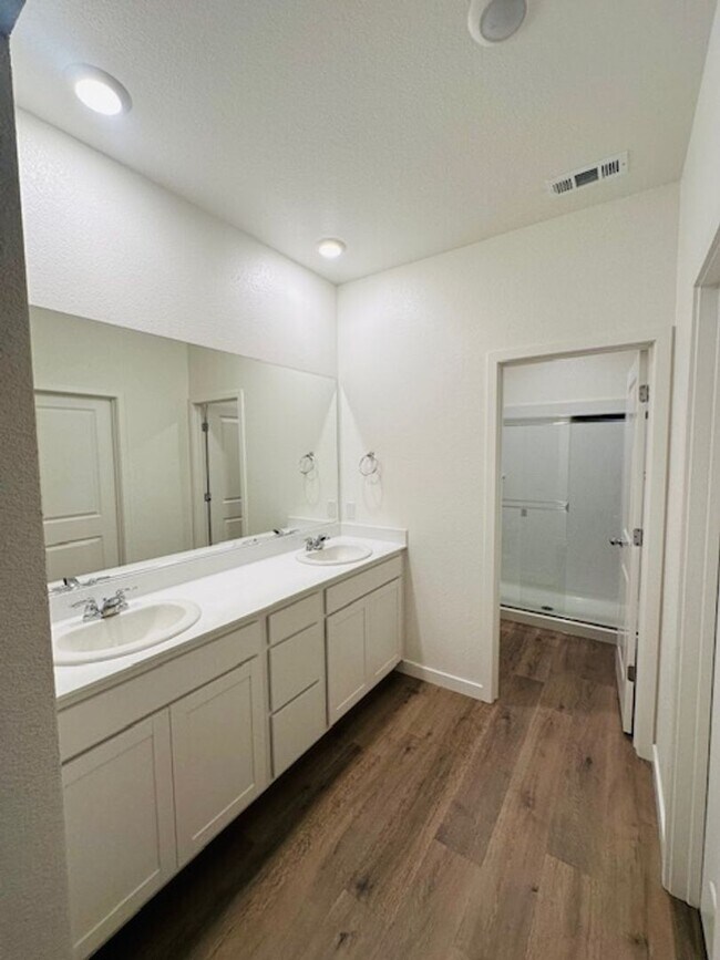 Building Photo - BRAND NEW HOME FOR RENT SHORT OR LONG TERM!