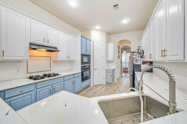 Building Photo - 3912 Coopers Hawk Cove