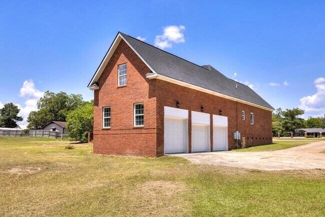 Building Photo - 2090-2094 4 Bridges Rd