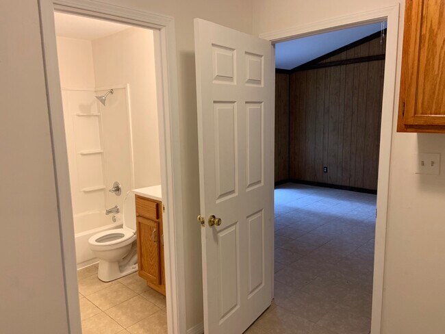 Building Photo - 2924 Holly Dr