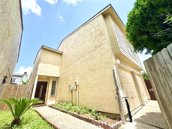 Building Photo - 12504 Autumn Leaf Ln