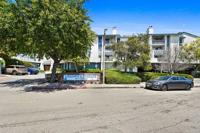 Building Photo - Beautiful 2B | 2B Condo in Los Feliz!