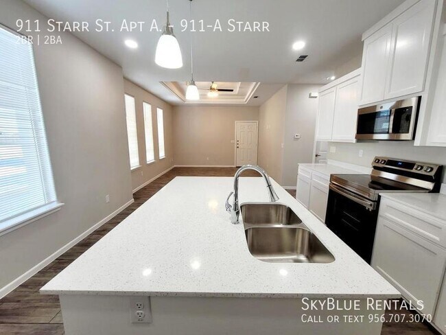 Building Photo - 911 Starr St