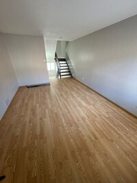 Building Photo - Available January 1st! Spacious 3 Bedroom 2 Bathroom in Saint Paul!
