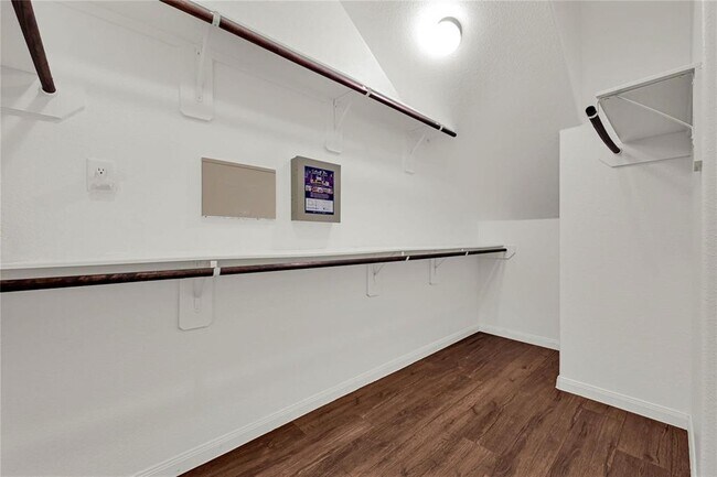 Building Photo - 3310 Pine Chase Dr