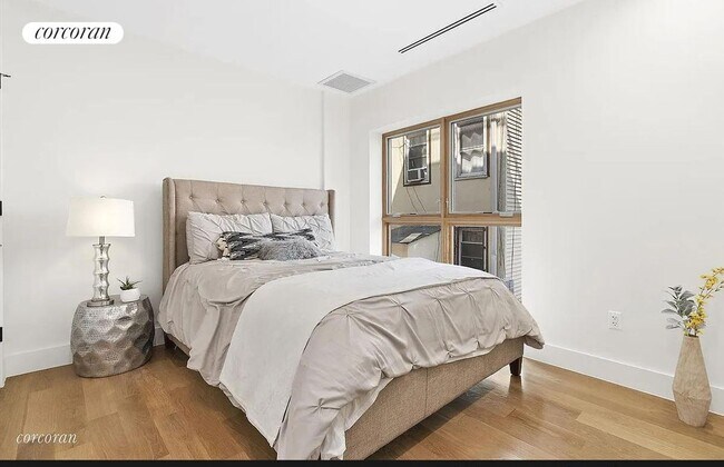 Building Photo - 289 Devoe St