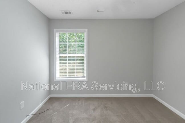 Building Photo - 7037 Ravenwood Ln