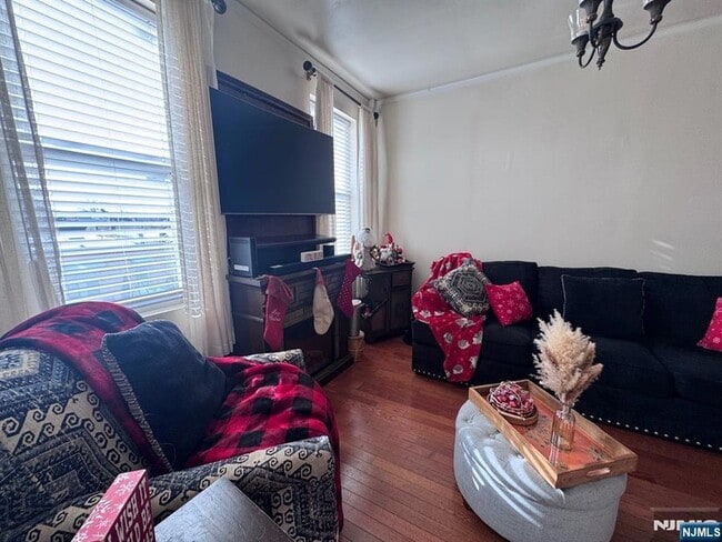 Building Photo - 27 66th St