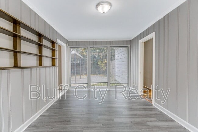 Building Photo - 716 Loeb St