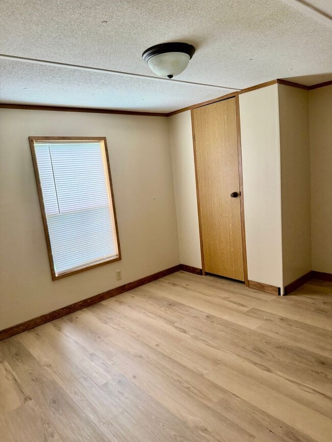 Building Photo - 2 Bed/1 Bath Mobile Home