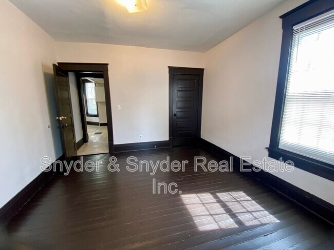 Building Photo - 390 Doyle St