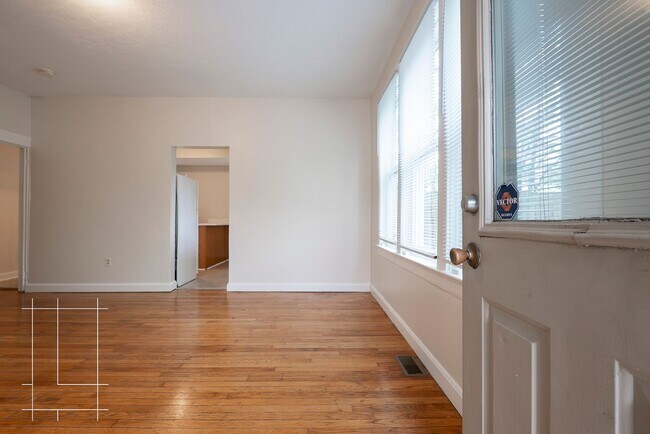Building Photo - Single Family Home Available Now!