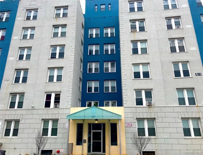 Building Photo - 215 E Broadway