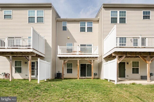 Building Photo - 1846 Honeysuckle Ct