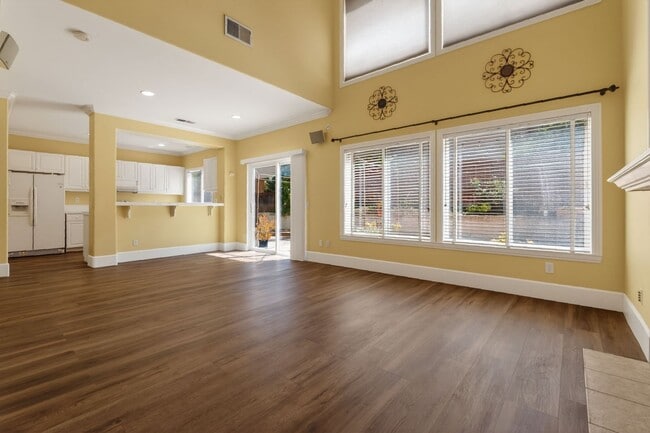 Building Photo - 10009 Kika Ct