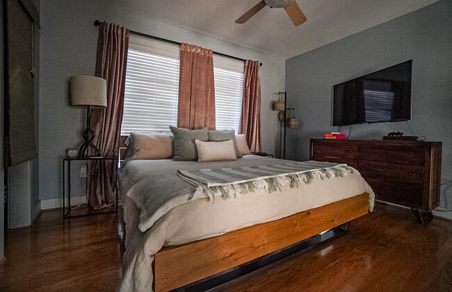 Upstairs bedroom - 791 Wylie St SE
