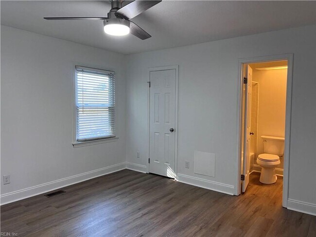 Building Photo - 947 Wildwood Square Ct