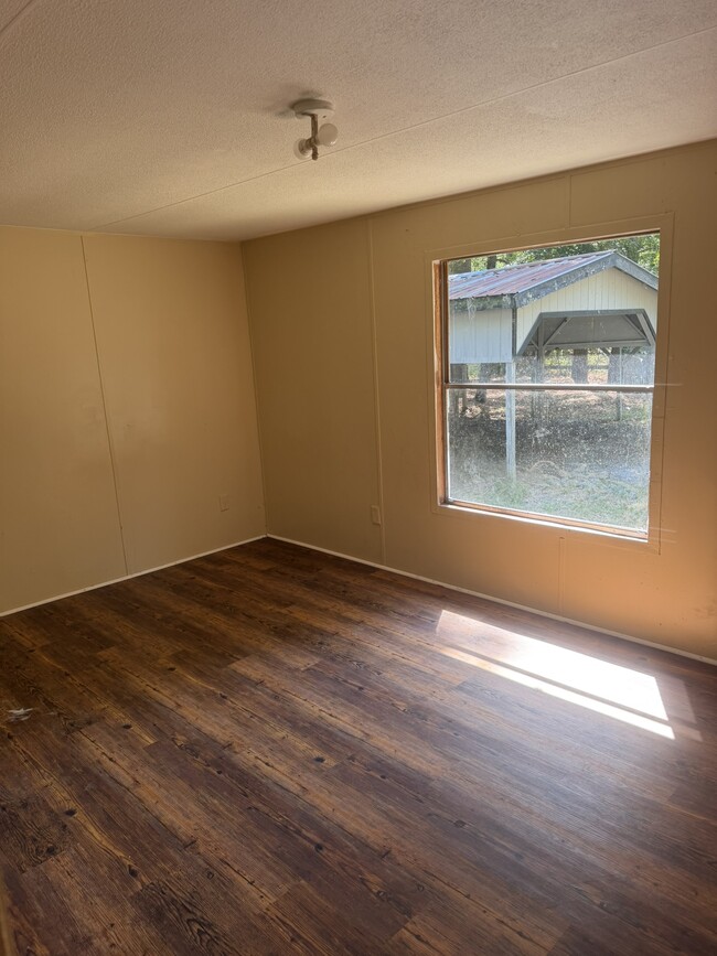 Building Photo - 798 E Clearwater Dr