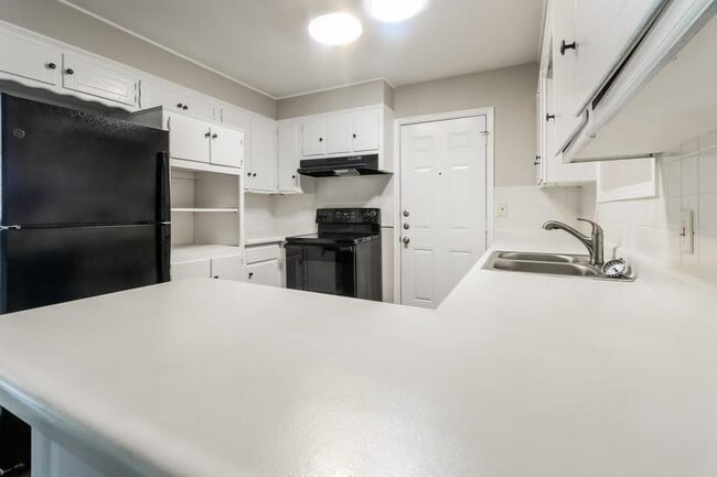 Building Photo - 1703 Fedderson Dr