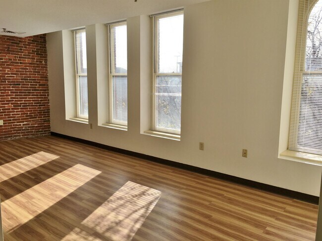 Building Photo - 30 Hanover St