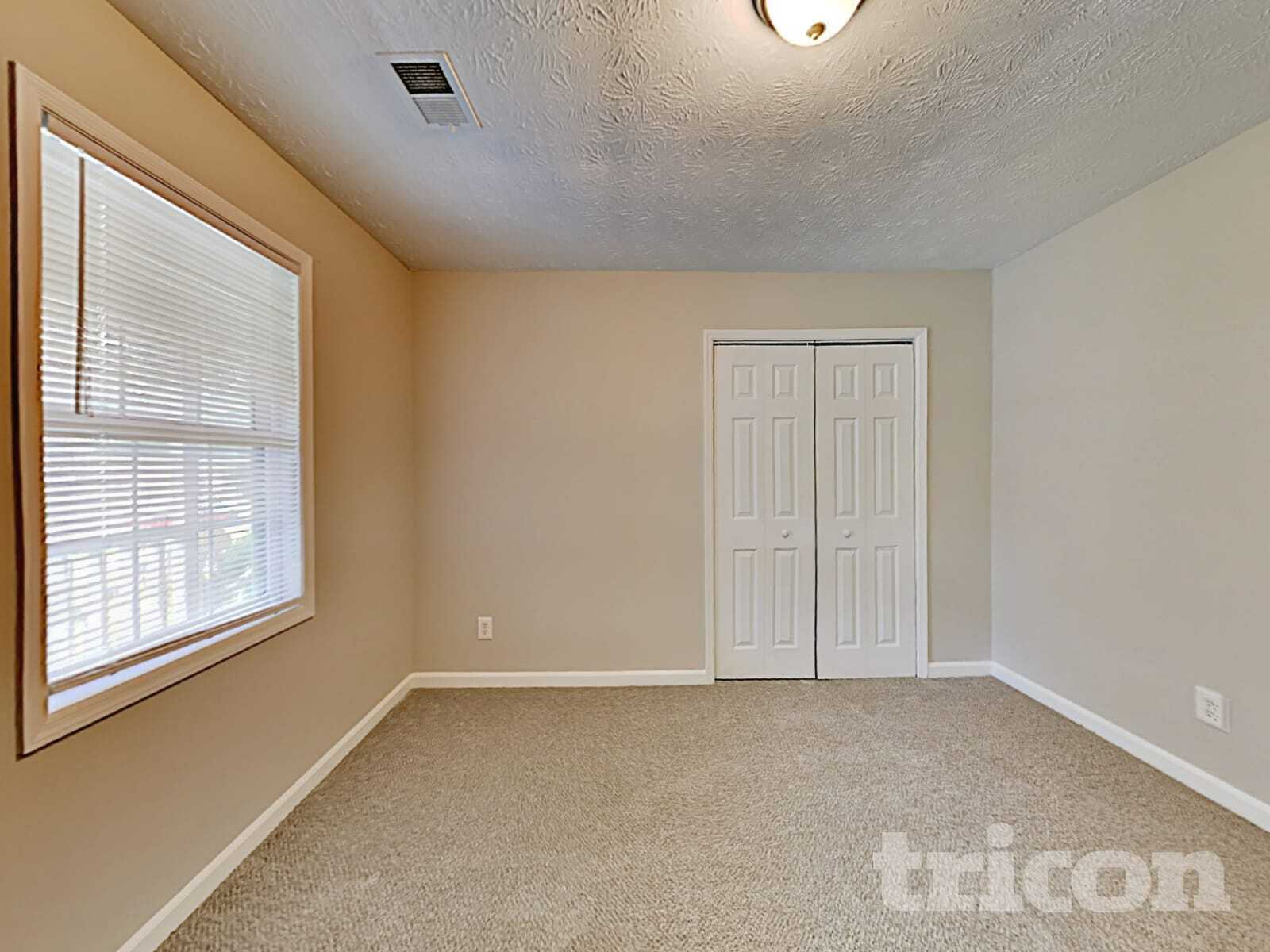 Building Photo - 211 Robin Ln