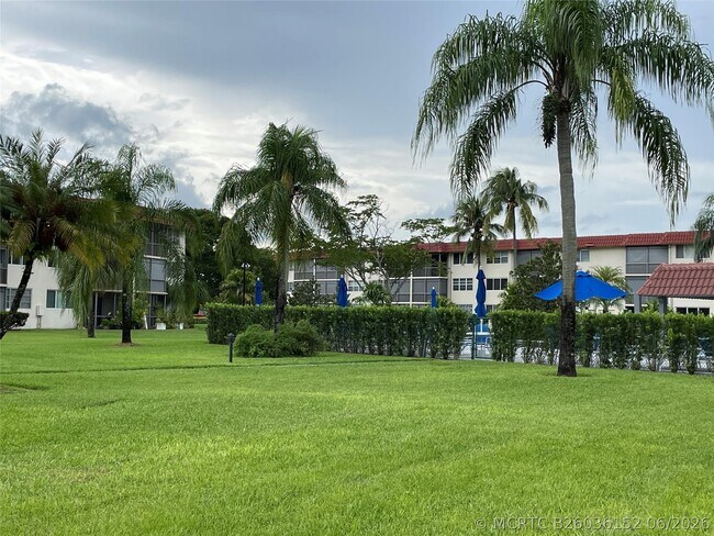 Building Photo - 9420 S Hollybrook Lake Dr