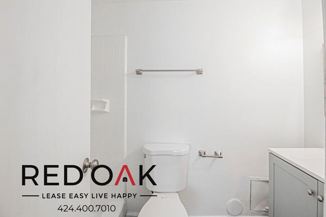 Building Photo - 615 Erie St