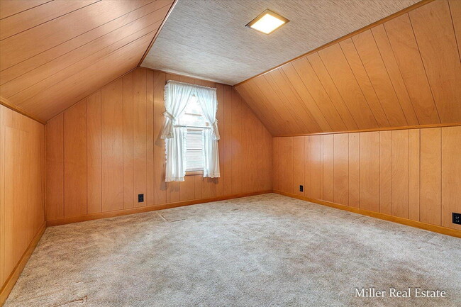 Building Photo - "Charming 3-Bedroom Lakehouse retreat with Spacious 2128 Sq Ft Layout in Hastings, MI!"