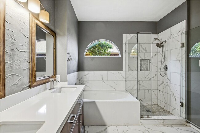 Building Photo - 2305 Orchid Dr