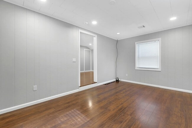 Building Photo - 215 New Milford Ave